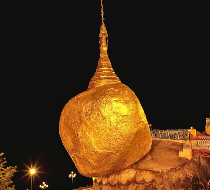 Kyaiktiyo Pagoda (Golden Rock), Mon State, Myanmar